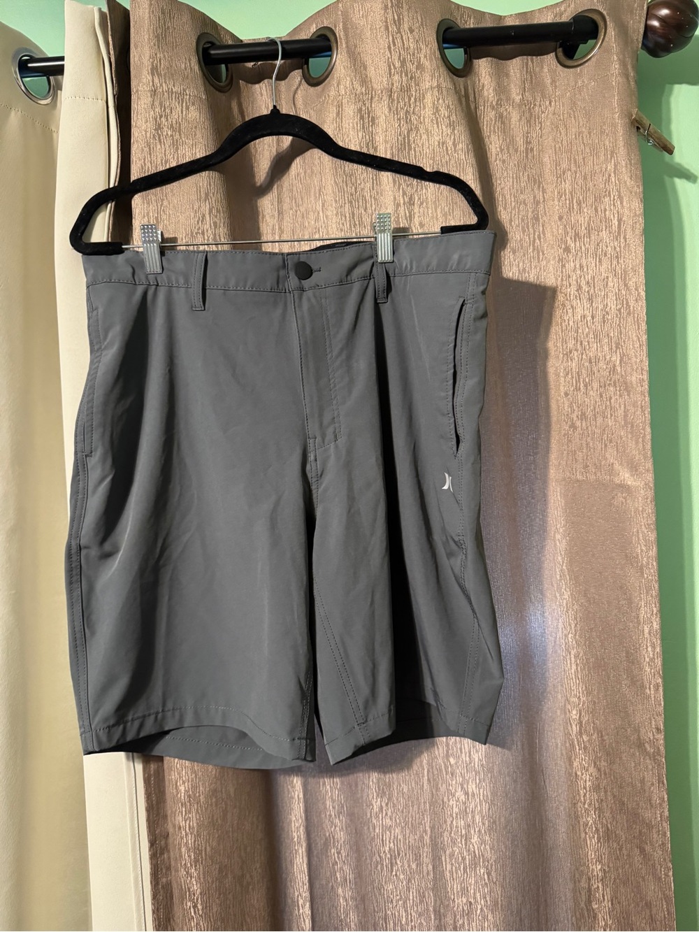 Hurley Men’s Grey Flat Front Two Front Pockets Casual Shorts Size 36 Golf
